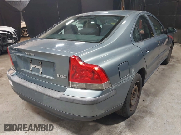 2001 Volvo S60 with VIN YV1RS61R412069484, listed as a IAAI auction lot 41598380 with 185,219 mi miles. Bid and sale history available at carsss.com. Image 4.