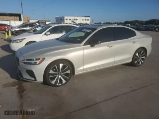 2022 Volvo S60 Momentum with VIN 7JRL12FZXNG162441, listed as a Copart auction lot 60270734 with 32,438 mi miles and Clean Title. Bid and sale history available at carsss.com. Image 1.