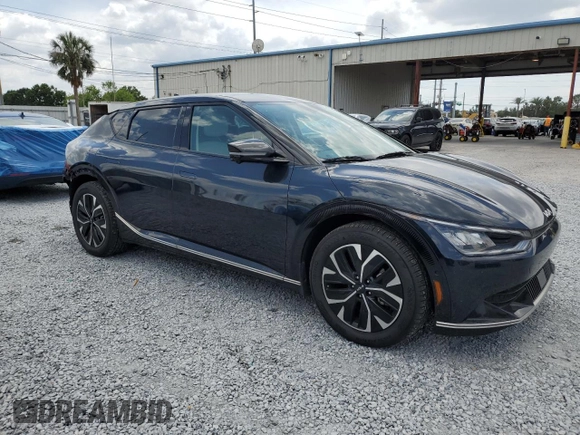 2024 Kia EV6 Light Long Range z VIN KNDC34LAXR5166820, wystawiony jako Copart lot #55206435 z przebiegiem 23 088 mil mil oraz Szkoda całkowita • Salvage title. Historia ofert i sprzedaży dostępna na DreamBid. Obrazek 4.