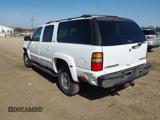 2004 Chevrolet Suburban LT with VIN 1GNGK26U54R157174, listed as a IAAI auction lot 41777576 with 233,991 mi miles. Bid and sale history available at carsss.com. Image 3.