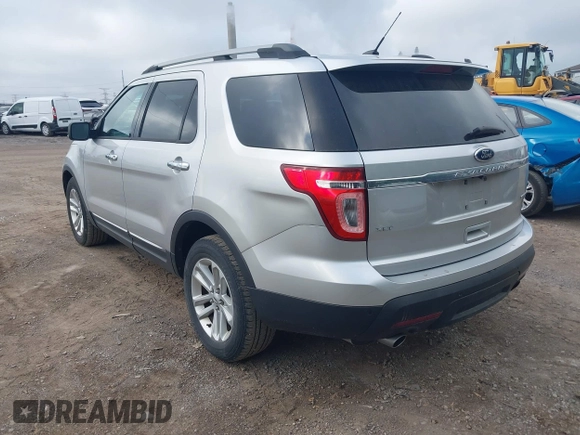 2013 Ford Explorer XLT with VIN 1FM5K7D8XDGC48662, listed as a IAAI auction lot 42182134 with 220,064 mi miles. Bid and sale history available at carsss.com. Image 3.