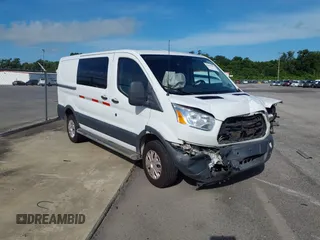 2018 Ford Transit z VIN 1FTYR1YM0JKA92299, wystawiony jako IAAI lot #42585313 z przebiegiem 156 791 mil mil oraz . Historia ofert i sprzedaży dostępna na DreamBid. Obrazek 1.