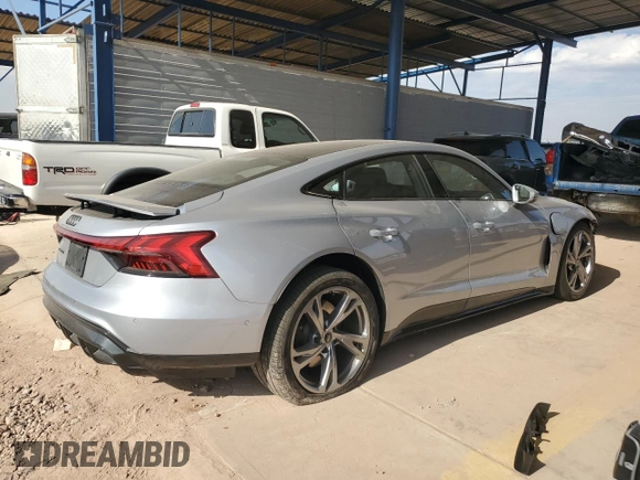 2022 Audi e-tron GT Prestige z VIN WAUDJBFW0N7003885, wystawiony jako Copart lot #41626575 z przebiegiem 21 343 mil mil oraz Szkody całkowita. Historia ofert i sprzedaży dostępna na DreamBid. Obrazek 3.