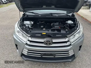 2019 Toyota Highlander LE with VIN 5TDBZRFH9KS945111, listed as a IAAI auction lot 42727416 with 179,416 mi miles and . Bid and sale history available at DreamBid. Image 10.