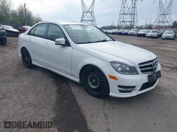 2013 Mercedes-Benz C 300 Sport z VIN WDDGF8ABXDR259100, wystawiony jako IAAI lot #41962056 z przebiegiem 102 542 mil mil oraz . Historia ofert i sprzedaży dostępna na DreamBid. Obrazek 1.