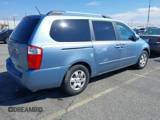 2009 Kia Sedona LX with VIN KNDMB233396300879, listed as a IAAI auction lot 41753122 with 183,754 mi miles. Bid and sale history available at carsss.com. Image 4.