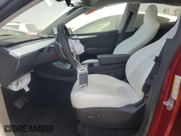 2024 Tesla Model Y Long Range z VIN 7SAYGDEE7RA252756, wystawiony jako Copart lot #58738215 z przebiegiem 13 698 mil mil oraz Szkoda całkowita • Salvage title. Historia ofert i sprzedaży dostępna na DreamBid. Obrazek 7.