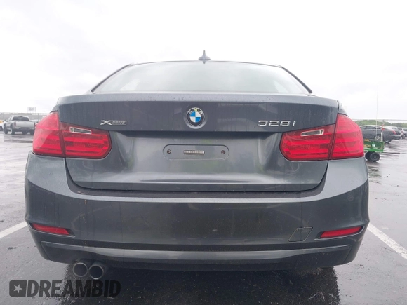 2014 BMW 3 Series 328i xDrive z VIN WBA3B5G51ENS09342, wystawiony jako IAAI lot #42270723 z przebiegiem 169 064 mil mil oraz . Historia ofert i sprzedaży dostępna na DreamBid. Obrazek 16.