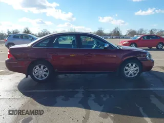 2006 Ford Five Hundred Limited z VIN 1FAFP28106G180763, wystawiony jako IAAI lot #41672882 z przebiegiem 127 357 mil mil oraz . Historia ofert i sprzedaży dostępna na DreamBid. Obrazek 13.
