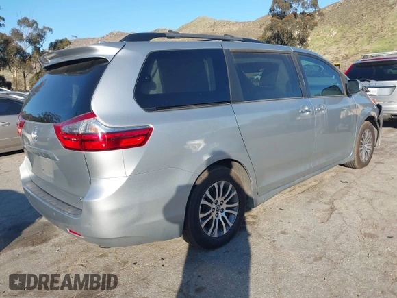 2020 Toyota Sienna XLE Auto Access Seat with VIN 5TDYZ3DC0LS049229, listed as a IAAI auction lot 41635807 with 102,674 mi miles. Bid and sale history available at carsss.com. Image 4.