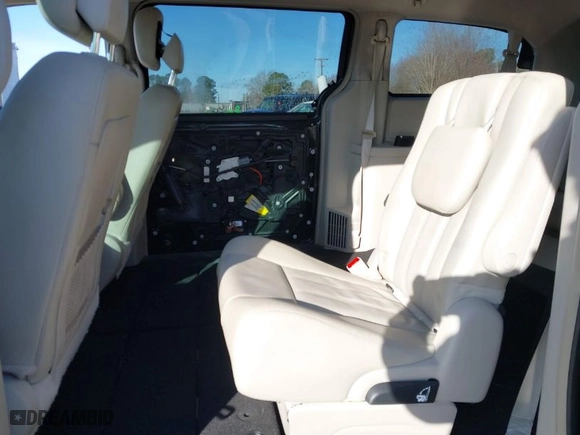 2015 Chrysler Town & Country Touring with VIN 2C4RC1BG1FR609174, listed as a IAAI auction lot 41527536 with 168,818 mi miles. Bid and sale history available at carsss.com. Image 8.