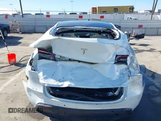 2021 Tesla Model Y Standard Range z VIN 5YJYGDED4MF162982, wystawiony jako IAAI lot #41378674 z przebiegiem 60 267 mil mil oraz . Historia ofert i sprzedaży dostępna na DreamBid. Obrazek 15.