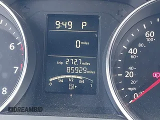 2017 Volkswagen Jetta Sport z VIN 3VWD17AJ6HM284934, wystawiony jako IAAI lot #42657613 z przebiegiem 85 929 mil mil oraz . Historia ofert i sprzedaży dostępna na DreamBid. Obrazek 16.