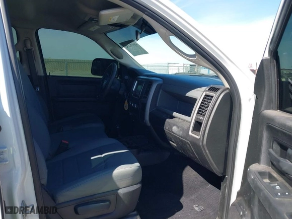 2018 Ram 2500 Tradesman with VIN 3C6UR5CL1JG341311, listed as a IAAI auction lot 41574252 with 117,635 mi miles. Bid and sale history available at carsss.com. Image 5.