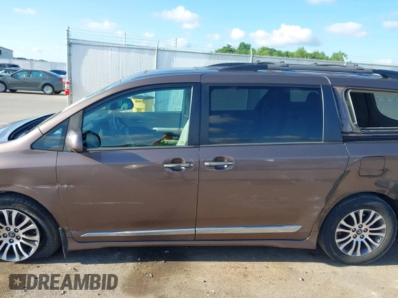 2019 Toyota Sienna XLE Auto Access Seat z VIN 5TDYZ3DC7KS984973, wystawiony jako IAAI lot #42299167 z przebiegiem 75 447 mil mil oraz . Historia ofert i sprzedaży dostępna na DreamBid. Obrazek 14.