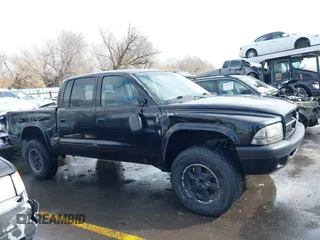 2002 Dodge Dakota Sport with VIN 1B7HG38N32S641652, listed as a IAAI auction lot 41621233 with 250,148 mi miles. Bid and sale history available at carsss.com. Image 13.