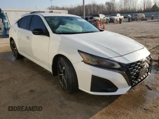 2023 Nissan Altima 2.5 SR with VIN 1N4BL4CV4PN388030, listed as a Copart auction lot 49082055 with 25,515 mi miles and Salvage Title. Bid and sale history available at carsss.com. Image 4.