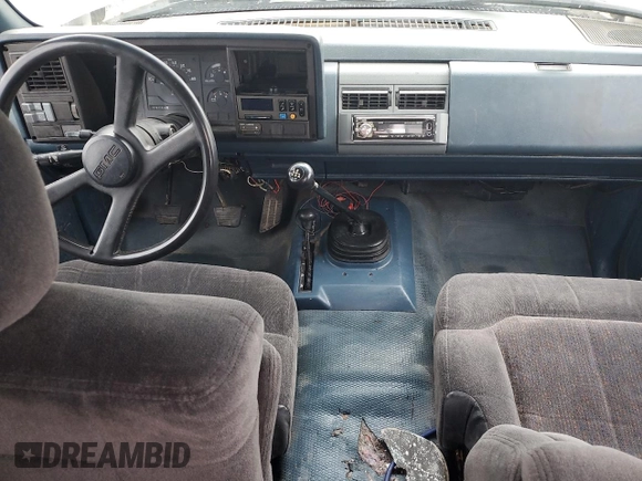 1989 GMC Sierra 2500 z VIN 1GTGK24K8KE532683, wystawiony jako Copart lot #51434114 z przebiegiem 79 134 mil mil oraz Szkody całkowita. Historia ofert i sprzedaży dostępna na DreamBid. Obrazek 8.