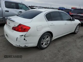 2015 Infiniti Q40 with VIN JN1CV6AR6FM522375, listed as a Copart auction lot 39700744 with 107,801 mi miles and Salvage Title. Bid and sale history available at carsss.com. Image 3.