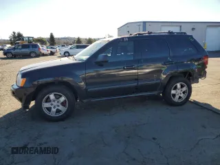 2007 Jeep Grand Cherokee Laredo with VIN 1J8HR48N57C557472, listed as a Copart auction lot 88547125 with 180,888 mi miles and Non Repairable. Bid and sale history available at carsss.com. Image 1.