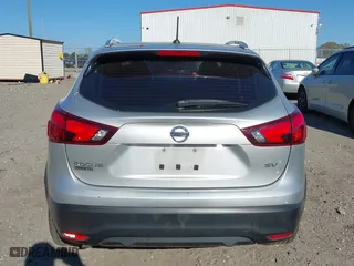 2017 Nissan Rogue Sport SV with VIN JN1BJ1CP6HW010659, listed as a IAAI auction lot 41024516 with 165,498 mi miles. Bid and sale history available at carsss.com. Image 17.