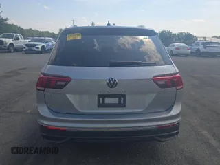 2024 Volkswagen Tiguan SE с VIN 3VV3B7AX6RM085904, выставлен на аукционе IAAI как лот 42852870 с пробегом 27 302 миль миль и . История ставок и продаж доступна на DreamBid. Изображение 22.