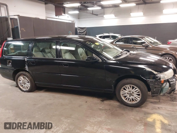 2005 Volvo V70 with VIN YV1SW640552499033, listed as a IAAI auction lot 42084472 with 149,567 mi miles. Bid and sale history available at carsss.com. Image 14.