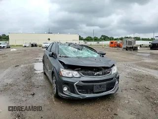 2018 Chevrolet Sonic LT z VIN 1G1JD6SH0J4108152, wystawiony jako Copart lot #55585585 z przebiegiem 42 040 mil mil oraz Szkoda całkowita • Salvage title. Historia ofert i sprzedaży dostępna na DreamBid. Obrazek 13.