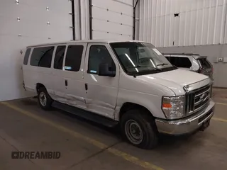 2008 Ford Econoline Passenger XL with VIN 1FDSS31L38DA89091, listed as a IAAI auction lot 41376194 with 136,554 mi miles. Bid and sale history available at carsss.com. Image 1.