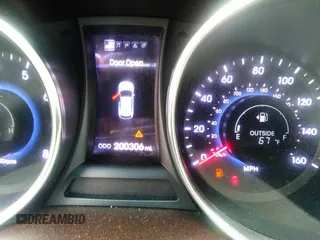 2013 Hyundai Santa Fe Sport z VIN 5XYZW3LA8DG025319, wystawiony jako IAAI lot #42367912 z przebiegiem 200 306 mil mil oraz . Historia ofert i sprzedaży dostępna na DreamBid. Obrazek 7.
