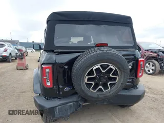 2023 Ford Bronco с VIN 1FMDE5BHXPLA83735, выставлен на аукционе IAAI как лот 42351136 с пробегом 34 737 миль миль и . История ставок и продаж доступна на DreamBid. Изображение 17.