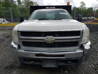 2009 Chevrolet Silverado 3500HD WT with VIN 1GBJC74K39E135526, listed as a Copart auction lot 55476145 with 231,642 mi miles and Clean Title. Bid and sale history available at DreamBid. Image 5.