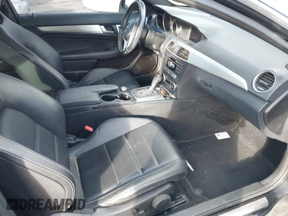 2013 Mercedes-Benz C 250 z VIN WDDGJ4HB0DG104144, wystawiony jako IAAI lot #41516124 z przebiegiem 117 916 mil mil oraz . Historia ofert i sprzedaży dostępna na DreamBid. Obrazek 5.