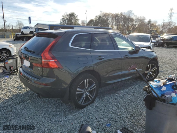 2019 Volvo XC60 Momentum with VIN LYV102DK3KB252102, listed as a Copart auction lot 82274704 with 0 mi miles and Salvage Title. Bid and sale history available at carsss.com. Image 3.