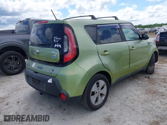2014 Kia Soul with VIN KNDJN2A25E7715629, listed as a IAAI auction lot 40520926 with 110,418 mi miles. Bid and sale history available at carsss.com. Image 4.