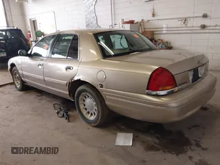 2000 Ford Crown Victoria LX z VIN 2FAFP74W2YX110824, wystawiony jako IAAI lot #42274655 z przebiegiem 93 653 mil mil oraz . Historia ofert i sprzedaży dostępna na DreamBid. Obrazek 3.