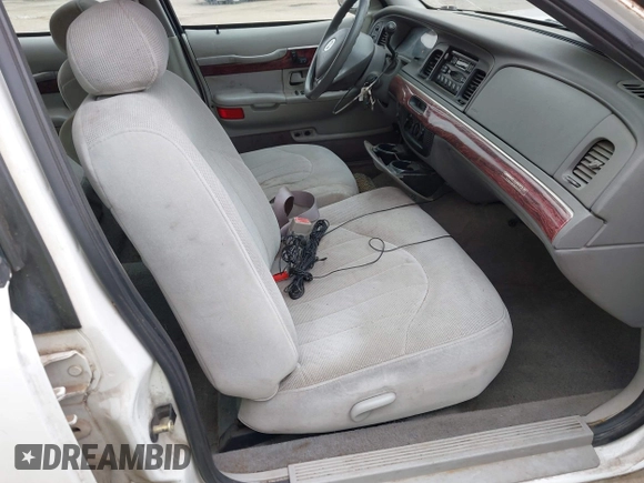 2001 Mercury Grand Marquis GS z VIN 2MEFM74W81X612809, wystawiony jako IAAI lot #41697200 z przebiegiem 160 423 mil mil oraz . Historia ofert i sprzedaży dostępna na DreamBid. Obrazek 5.