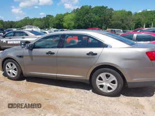 2016 Ford Police Interceptor z VIN 1FAHP2MKXGG116013, wystawiony jako IAAI lot #42237717 z przebiegiem 104 137 mil mil oraz . Historia ofert i sprzedaży dostępna na DreamBid. Obrazek 14.