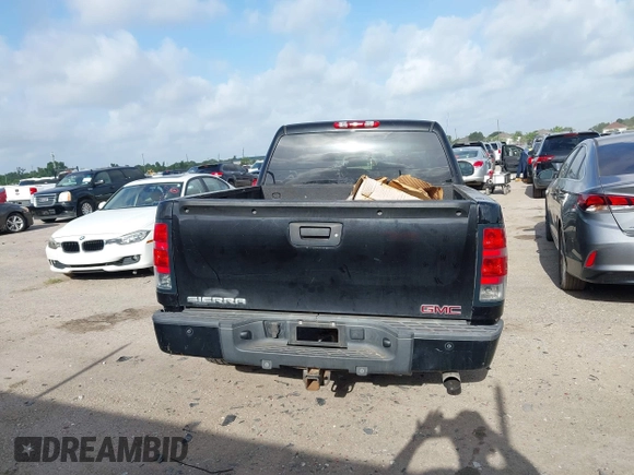 2008 GMC Sierra Denali z VIN 2GTEK638X81334086, wystawiony jako IAAI lot #42531560 z przebiegiem 248 592 mil mil oraz . Historia ofert i sprzedaży dostępna na DreamBid. Obrazek 16.