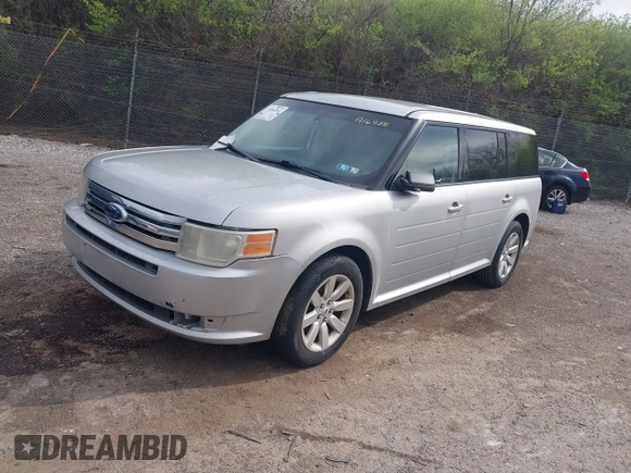 2009 Ford Flex SE with VIN 2FMDK51C09BA16935, listed as a IAAI auction lot 41966261 with 205,987 mi miles. Bid and sale history available at carsss.com. Image 2.