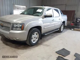 2009 Chevrolet Avalanche LT w/2LT with VIN 3GNFK22089G158390, listed as a IAAI auction lot 41868477 with 174,405 mi miles. Bid and sale history available at carsss.com. Image 17.