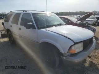 2000 GMC Jimmy Diamond Edition Luxury with VIN 1GKDT13W0Y2131772, listed as a Copart auction lot 50996535 with 256,958 mi miles and Salvage Title. Bid and sale history available at carsss.com. Image 4.
