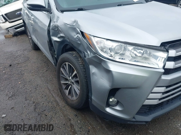 2018 Toyota Highlander SE с VIN 5TDJZRFH1JS545568, выставлен на аукционе IAAI как лот 42582513 с пробегом 120 695 миль миль и . История ставок и продаж доступна на DreamBid. Изображение 6.