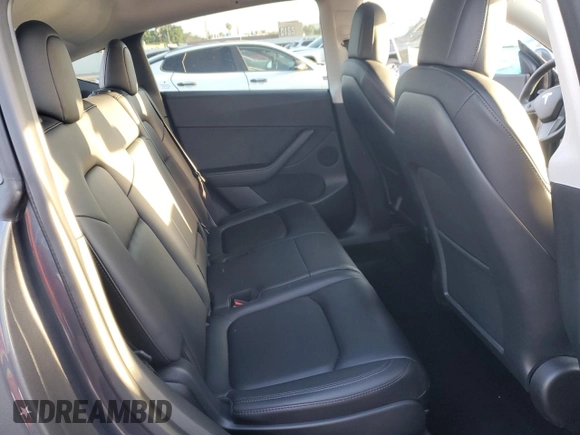 2022 Tesla Model Y Long Range z VIN 7SAYGAEE9NF366382, wystawiony jako Copart lot #52179515 z przebiegiem 41 654 mil mil oraz Szkoda całkowita • Salvage title. Historia ofert i sprzedaży dostępna na DreamBid. Obrazek 12.