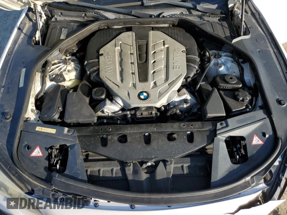 2009 BMW 7 Series 750i with VIN WBAKA83519CY35318, listed as a Copart auction lot 42594275 with 189,874 mi miles and Salvage Title. Bid and sale history available at DreamBid. Image 12.