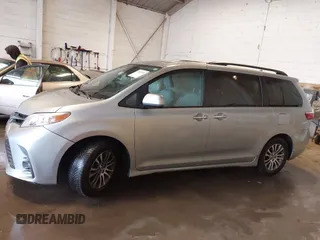 2019 Toyota Sienna XLE Auto Access Seat with VIN 5TDYZ3DC5KS977780, listed as a IAAI auction lot 42015998 with 100,387 mi miles. Bid and sale history available at carsss.com. Image 14.
