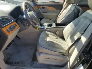 2013 Lincoln MKX z VIN 2LMDJ6JK2DBL03061, wystawiony jako Copart lot #49596545 z przebiegiem 183 933 mil mil oraz Szkoda całkowita • Salvage title. Historia ofert i sprzedaży dostępna na DreamBid. Obrazek 7.