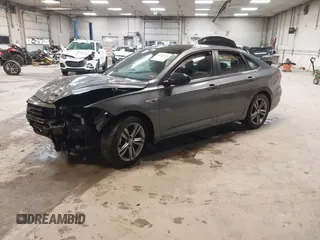 2021 Volkswagen Jetta S z VIN 3VWC57BU8MM102850, wystawiony jako IAAI lot #41856714 z przebiegiem 40 754 mil mil oraz . Historia ofert i sprzedaży dostępna na DreamBid. Obrazek 2.