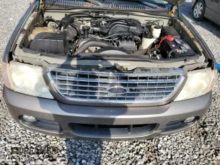 2005 Ford Explorer XLT with VIN 1FMZU63K25UA96267, listed as a Copart auction lot 56800105 with 255,774 mi miles and Salvage title. Bid and sale history available at DreamBid. Image 12.