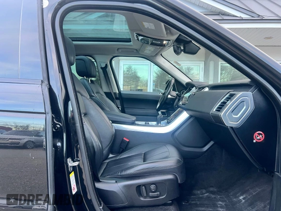2018 Land Rover Range Rover Sport SE with VIN SALWG2RV3JA699712, listed as a Copart auction lot 88499055 with 136,324 mi miles and Clean title. Bid and sale history available at DreamBid. Image 5.
